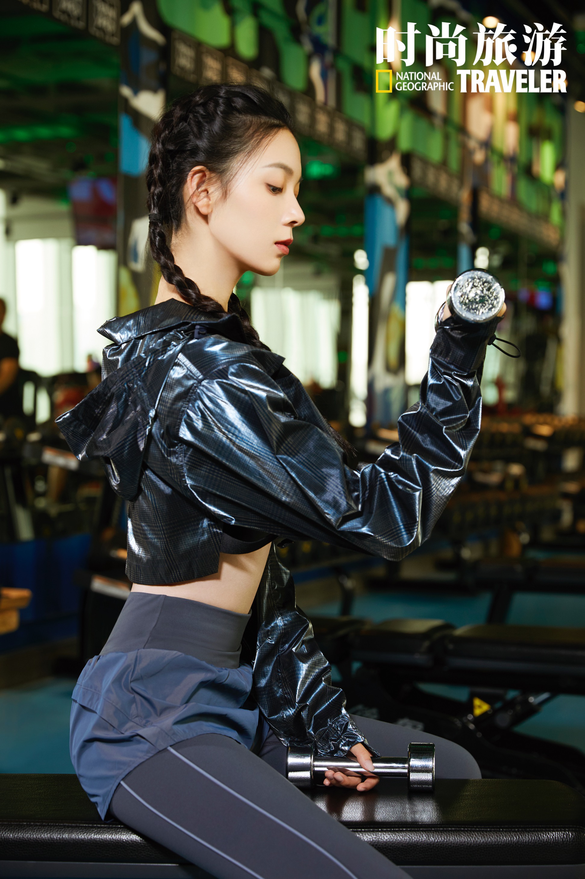 陈瑶最新杂志大片曝光少女酷飒性感展千面风华