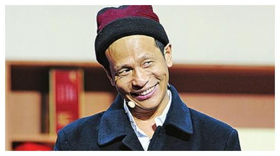 他和师父参加春晚，演出紧张到忘词，随口瞎编的几个字竟成了经典休闲区蓝鸢梦想 - Www.slyday.coM