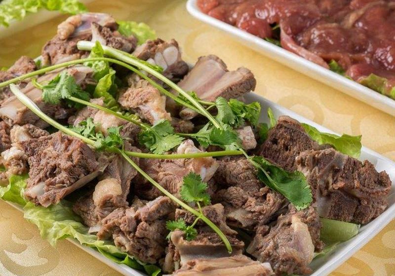 软烂的五香驴排,不愧为天上龙肉地下驴肉,老少皆宜的一道菜