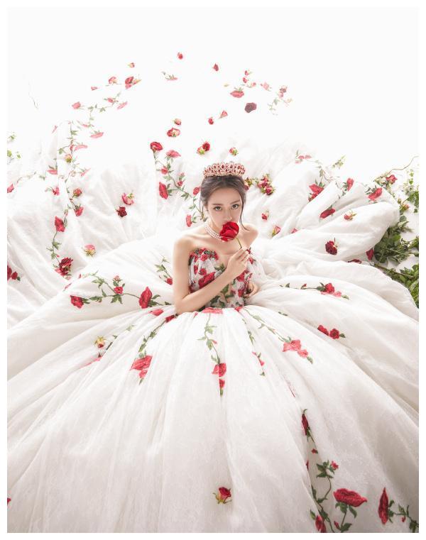 全球最美面孔名单:热巴败给周冬雨,林允力压鞠婧祎__财经头条