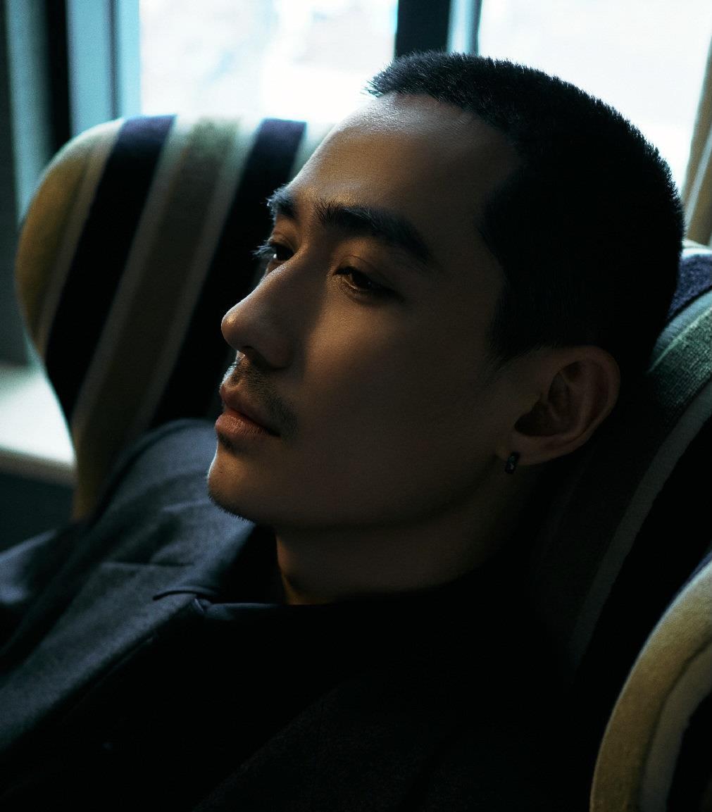 朱一龙寸头胡子造型被指老了十岁,沧桑得让人想喊爷爷