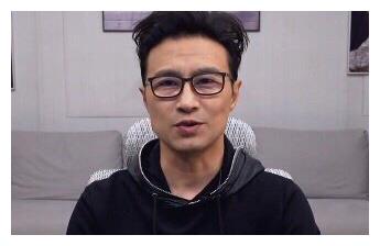 汪峰寸头曝光状态不输小20岁张艺兴章子怡却被嘲老气