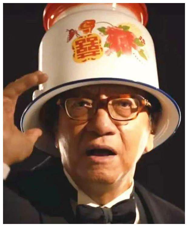 68岁陈友罕见露面,皱纹太多很显老态,头顶痰盂剪辑周星驰片段