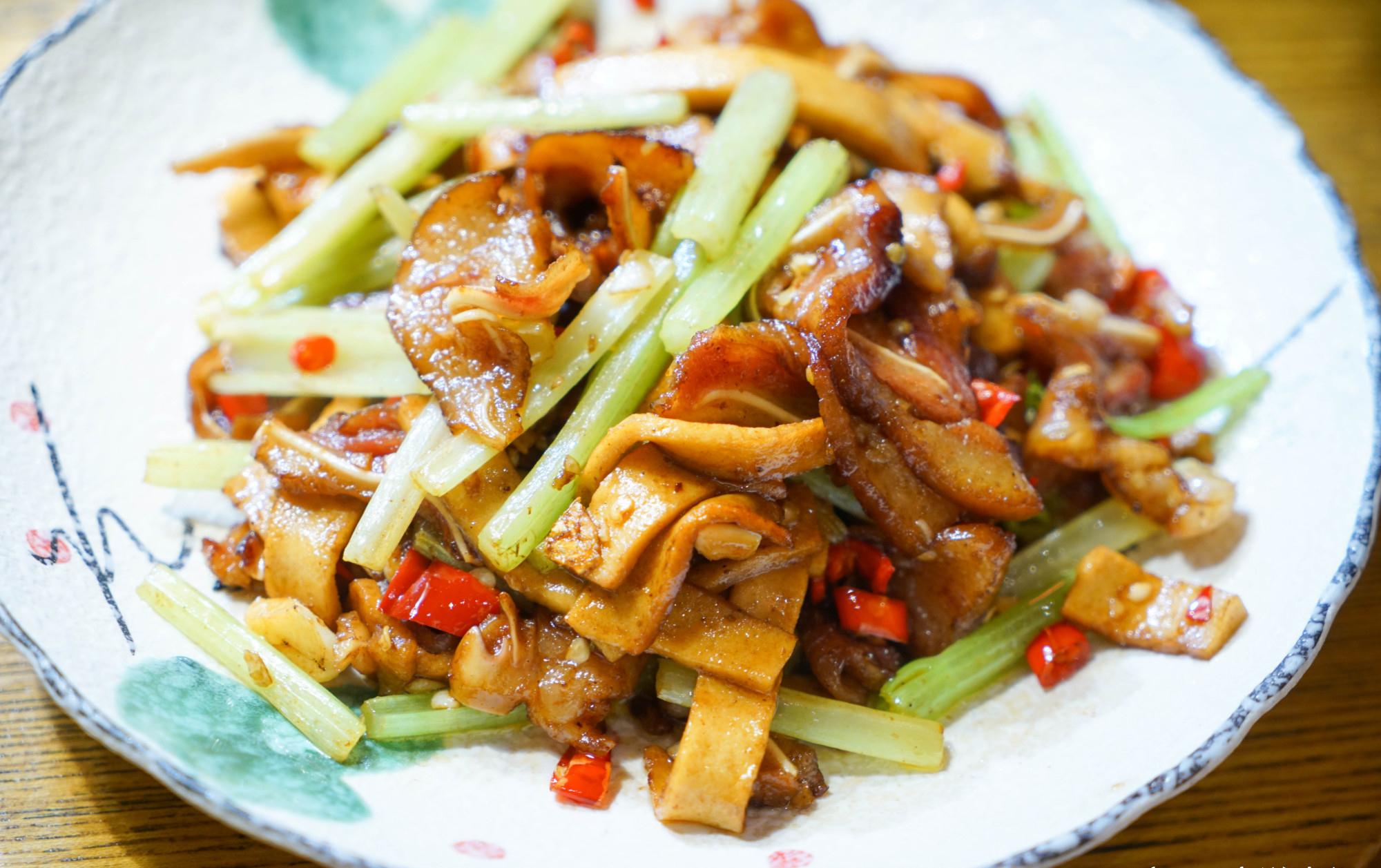 香干炒猪耳,这道才是我的最爱.