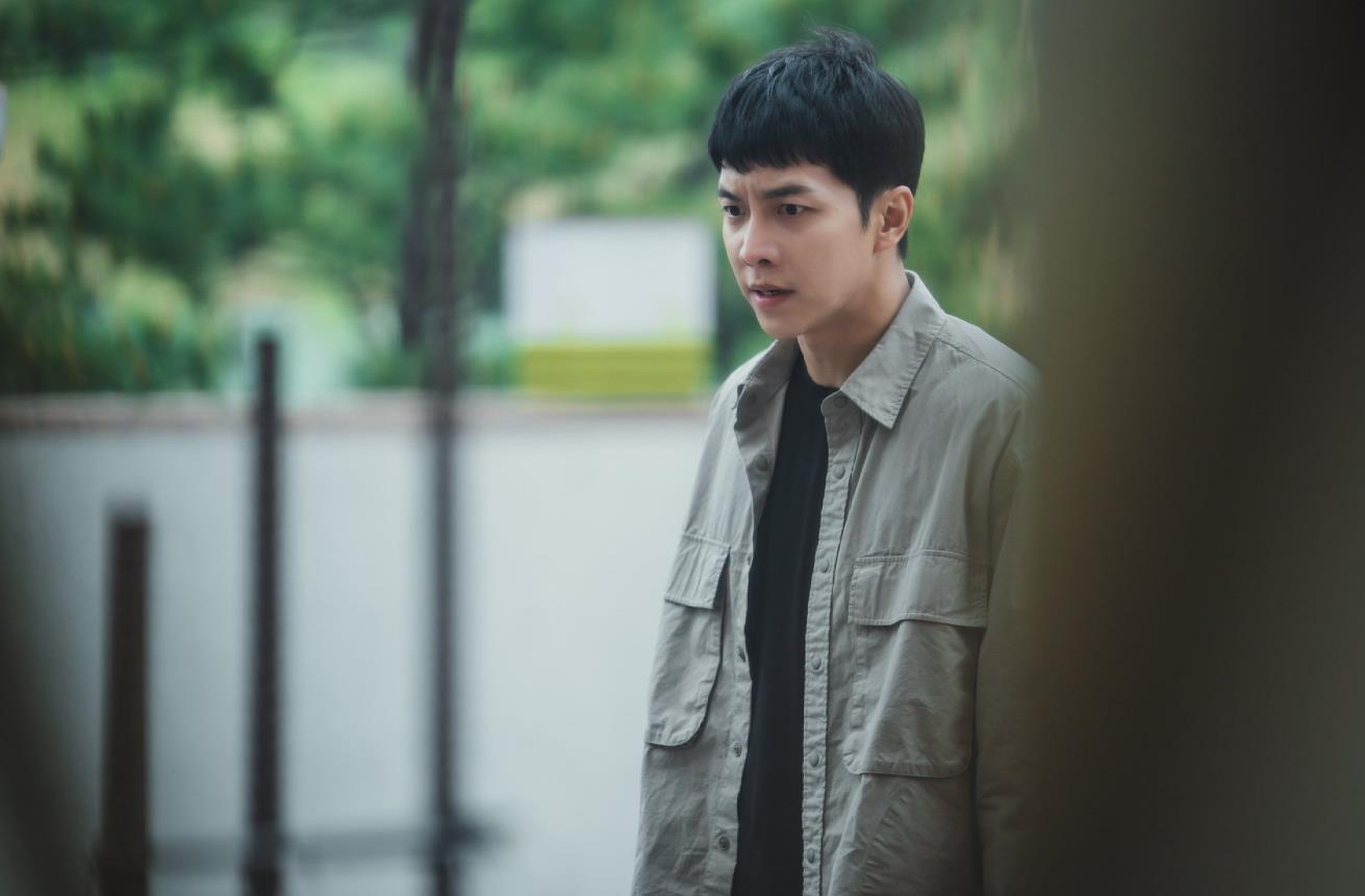 韩剧窥探神秘的oz组织揭开面纱郑巴凛该何去何从