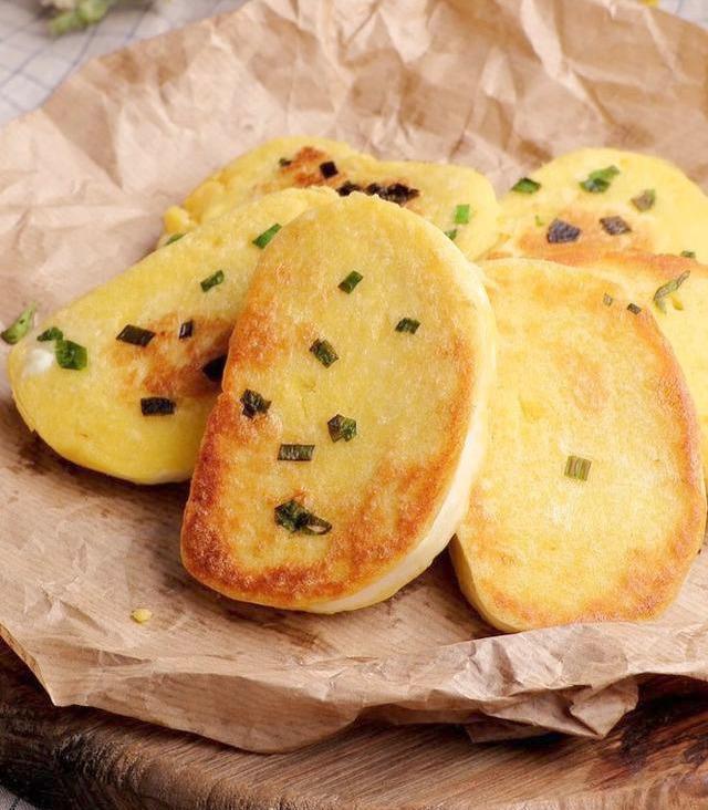 懒人早餐2人份十分钟即可完成——葱香煎馒头片