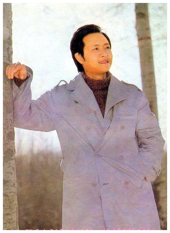 还记得史钟麒吗80年代倾倒无数人的银幕美男如今72岁老当