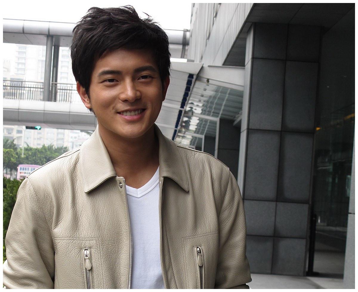 38岁男星王宥胜卖豪宅带妻儿流浪8个月,一家四口挤在车里睡__财经头条