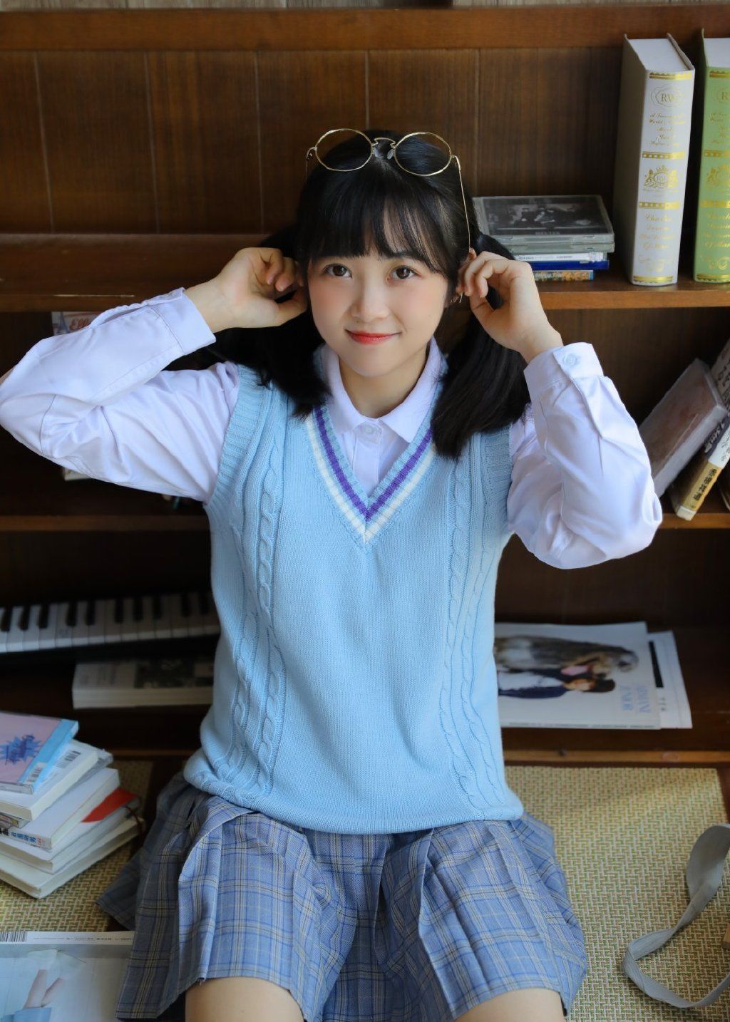 邻家美女小姐姐可爱学生制服写真