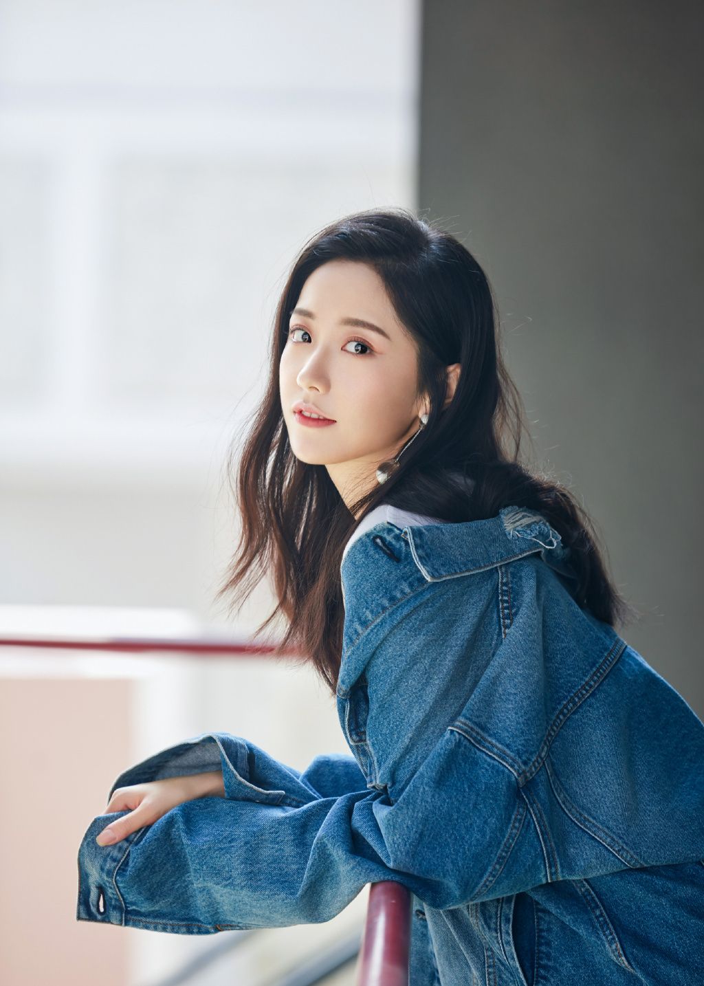王艺瑾高贵优雅写真,浪漫气息与少女心,共同诉说青春的别样魅力
