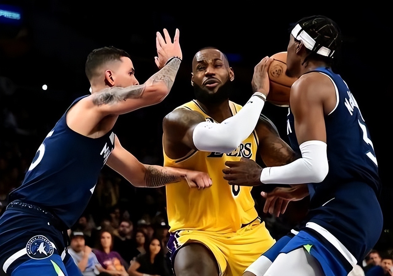 对阵洛杉矶湖人季后赛对决全程回顾紧张刺激