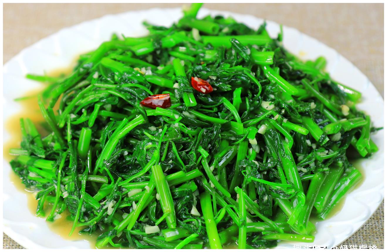 最后要勾一点水淀粉,成菜更加入味;炒素菜就是这么简单