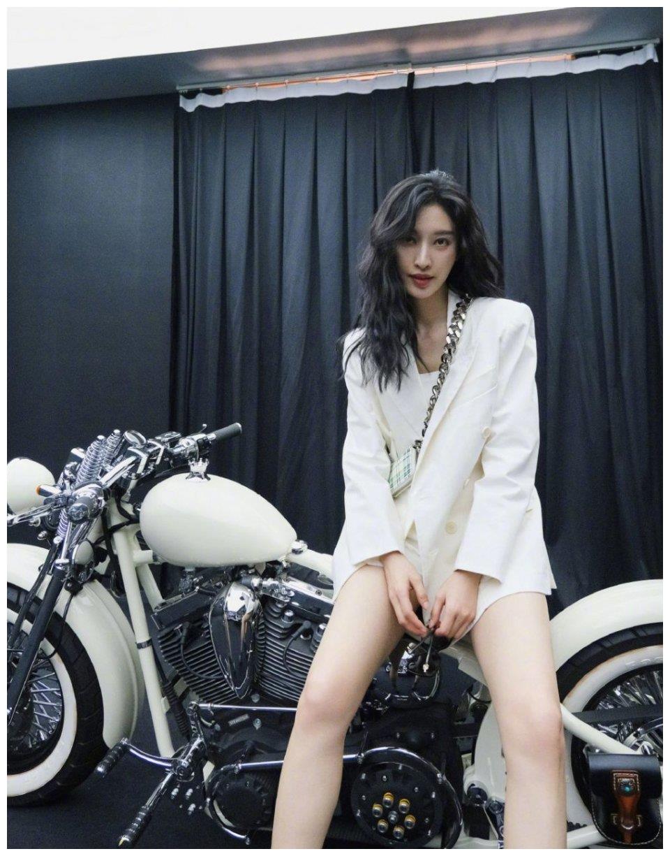 张俪专访越过山丘本色出演为记台词自制剧本