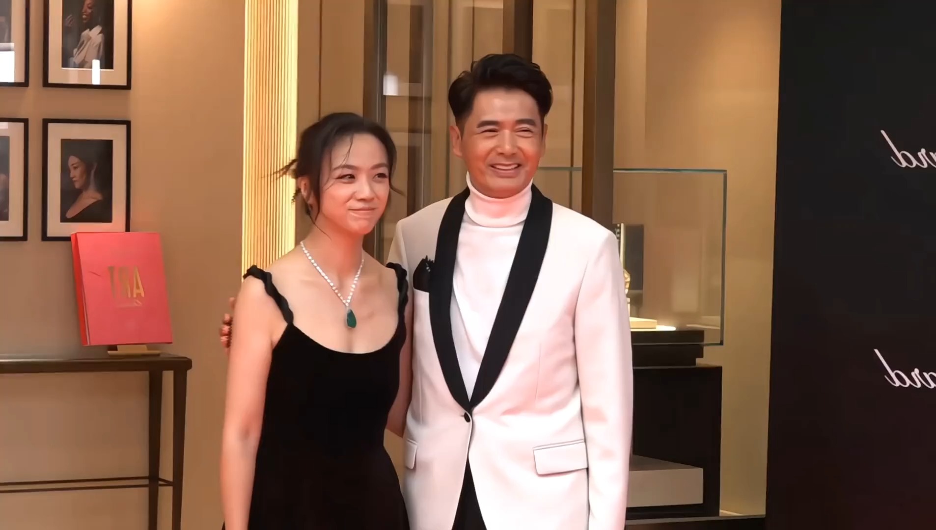 汤唯的高光时刻，和香港一线大咖周润发同框