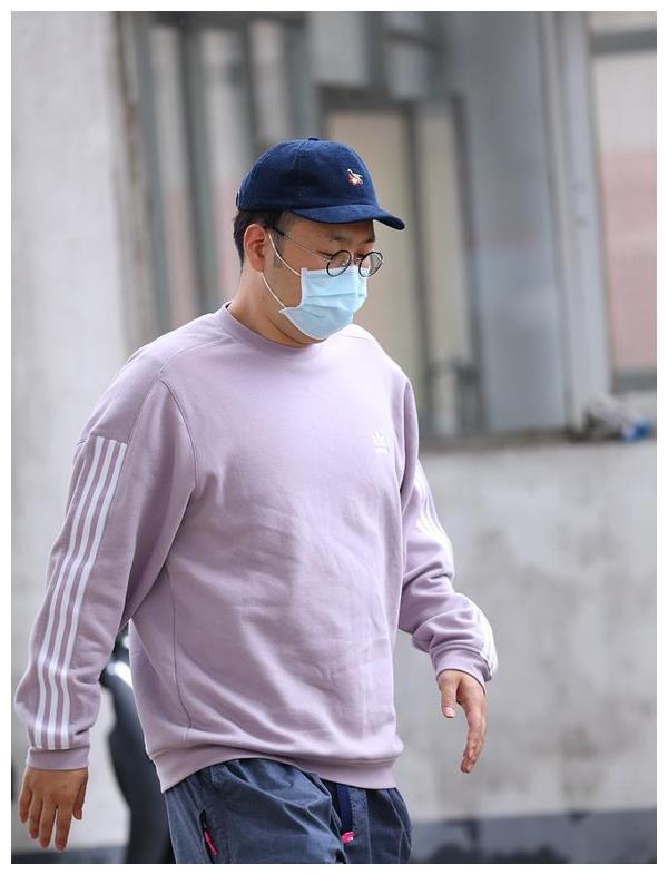 杜海涛近期全身照曝光,身材没变化双下巴好抢镜