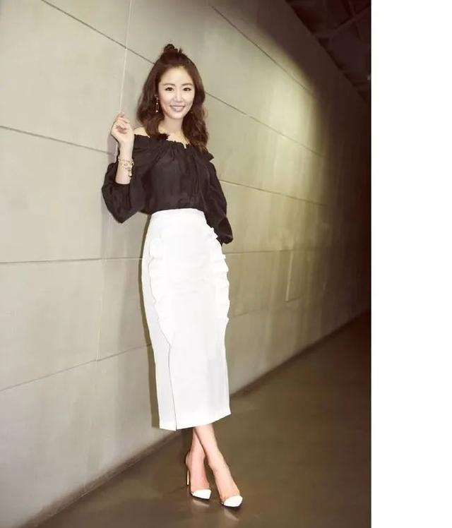 被林心如的身材惊艳了,简约造型挡不住曼妙曲线,不似奔五女人休闲区蓝鸢梦想 - Www.slyday.coM 被林心如的身材惊艳了,简约造型挡不住曼妙曲线,不似奔五女人休闲区蓝鸢梦想 - Www.slyday.coM