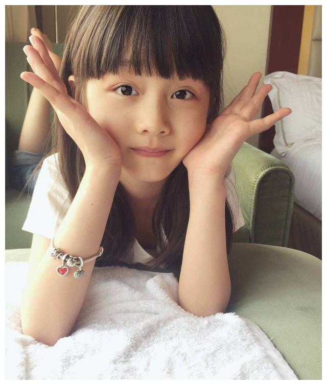 赵薇"女儿"今年13岁,再次登上颜值巅峰,网友:千万别整容!