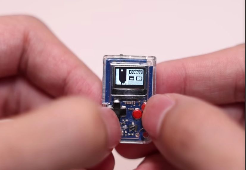 世界最小游戏机thumby有多小见到实物你可能不相信这是游戏机