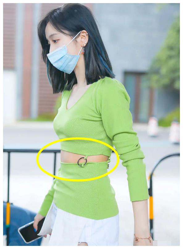 吴宣仪秀马甲线,却被指是吸出来的,当镜头拉近看到肚子:真相了