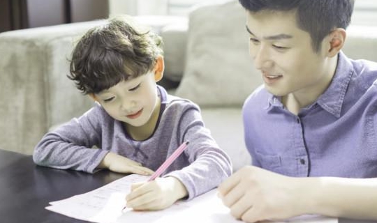 孩子写作业太磨叽聪明妈妈用这招儿不吵不闹孩子学习进步大