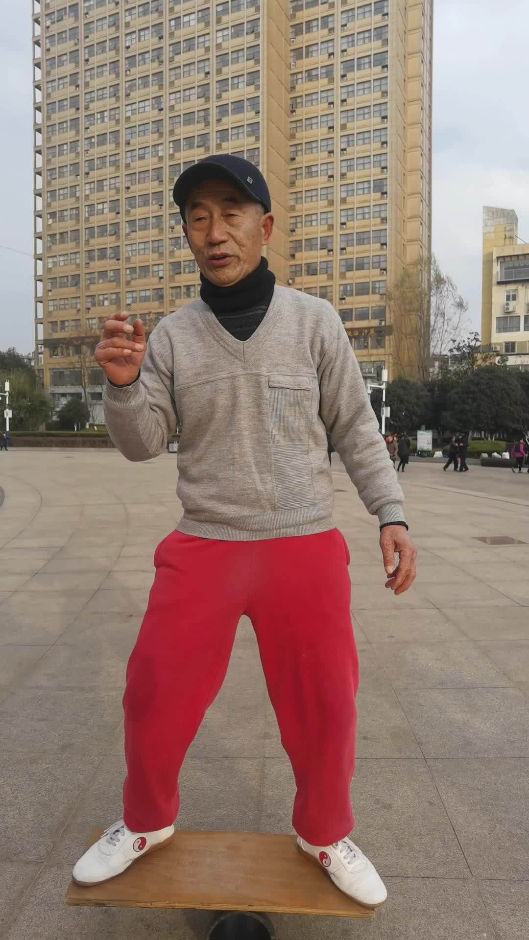 合肥市瑶海区民间高手:倒立者王平