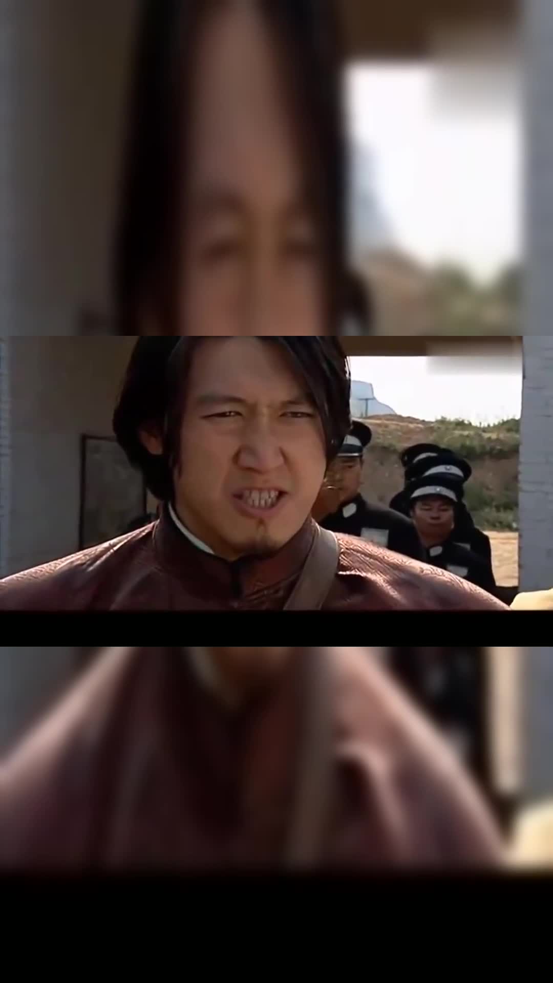 关中匪事:罗蛮蛮看着满地尸体,谁杀我一个兄弟,我让他还十条命