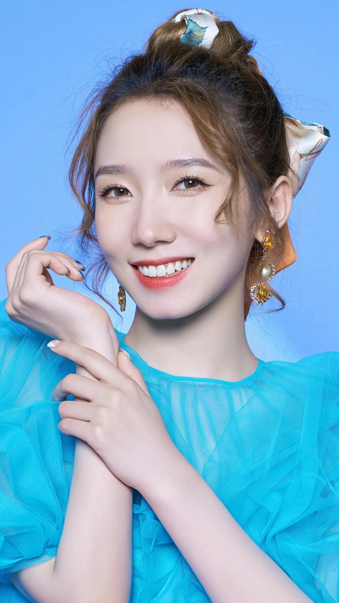 孟美岐时尚写真:端庄文雅,俏皮可爱3_高清图集_新浪网