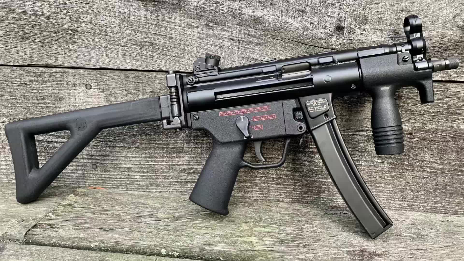 hk sp5k冲锋枪,安装消音器的效果,声音安静的可以不戴耳麦