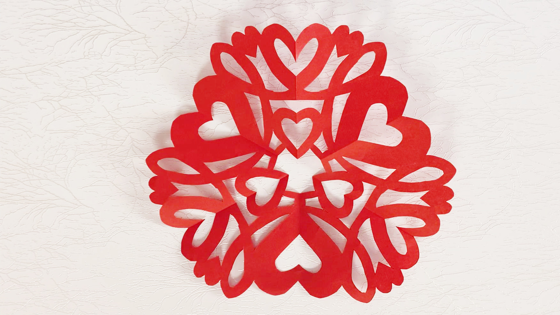 漂亮的心形窗花纸