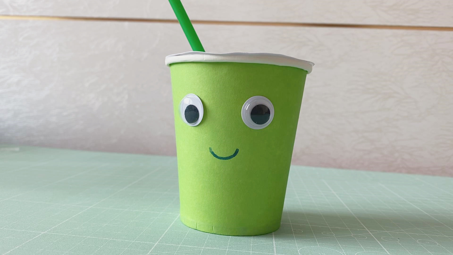 简单又可爱的纸杯储钱罐