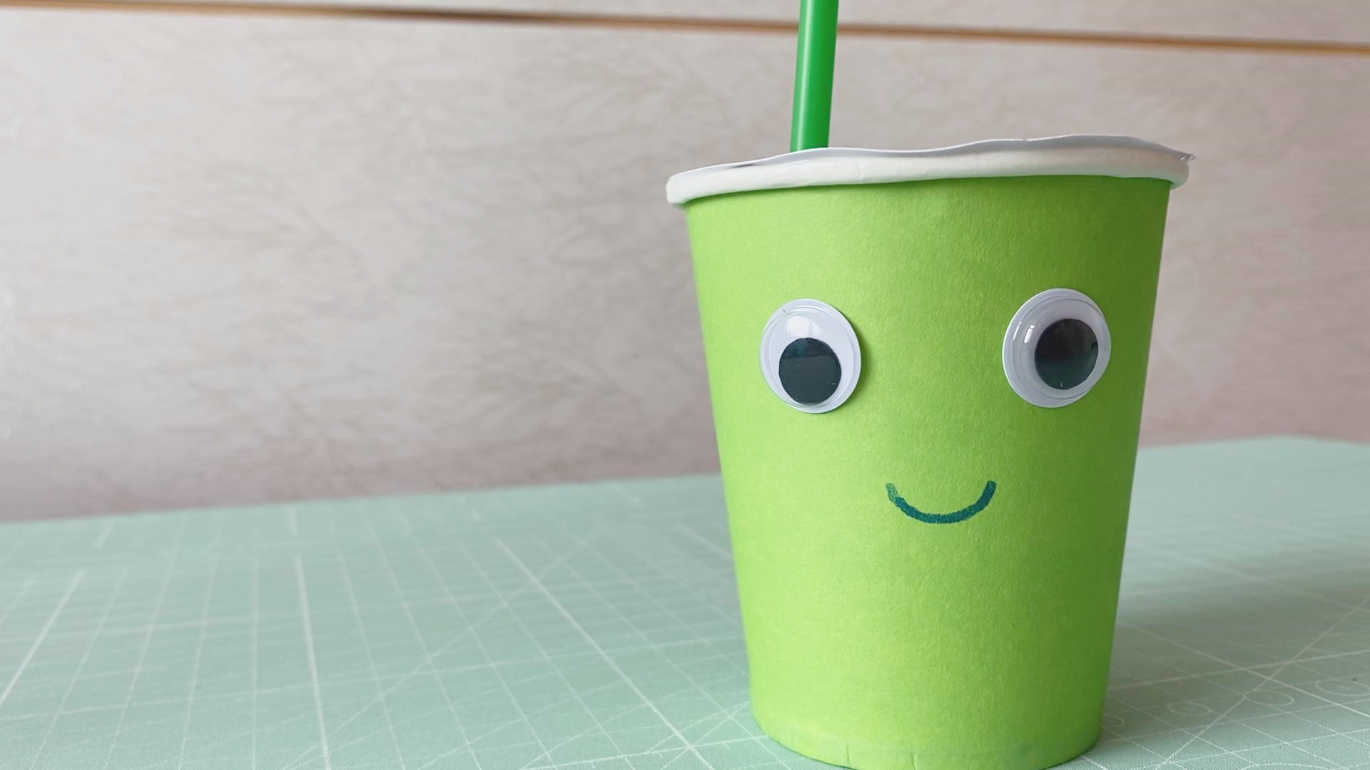 简单又可爱的纸杯储钱罐