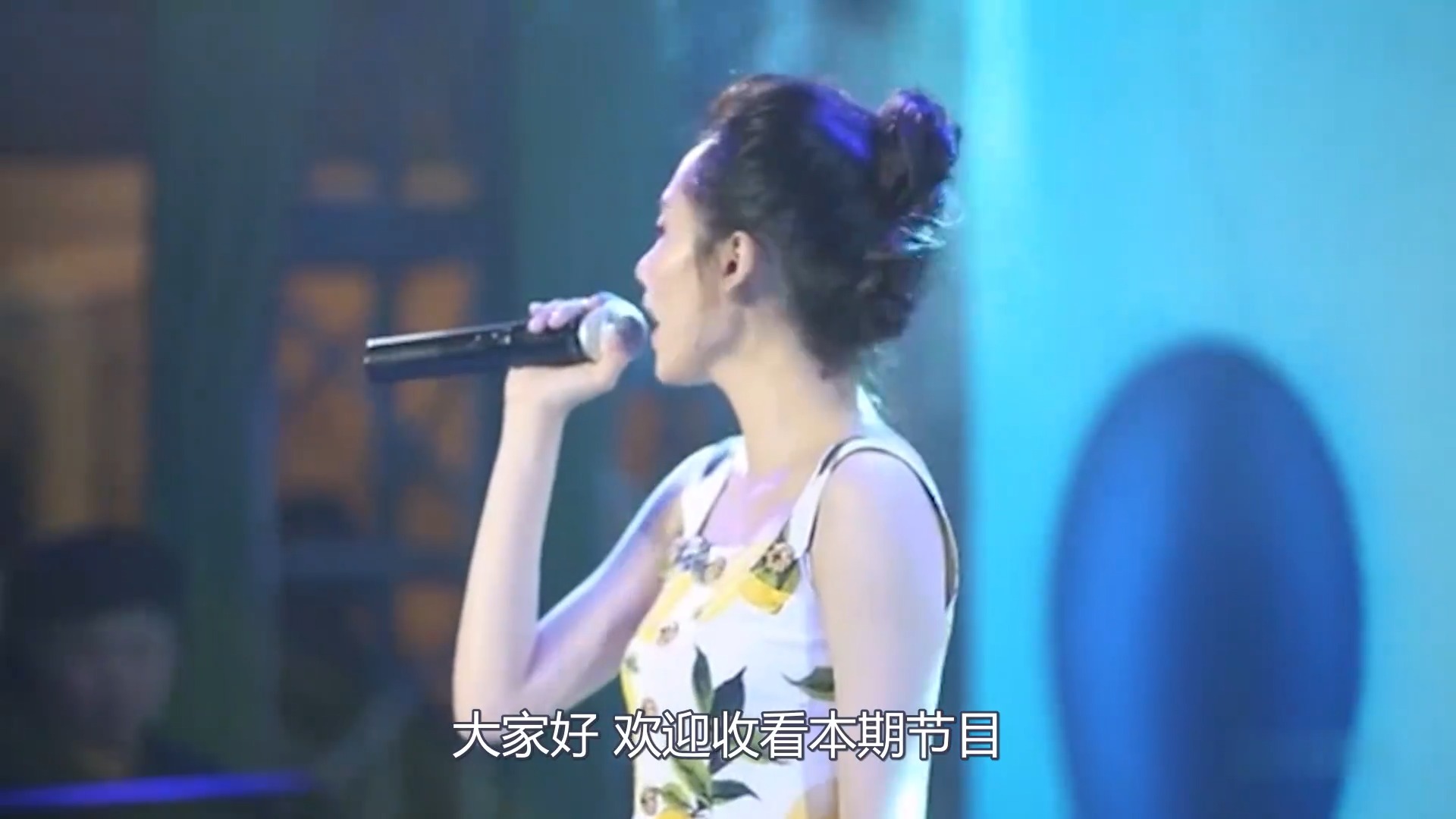 美国歌手致敬张国荣！英文魔性翻唱《倩女幽魂》，开口忘记原唱了