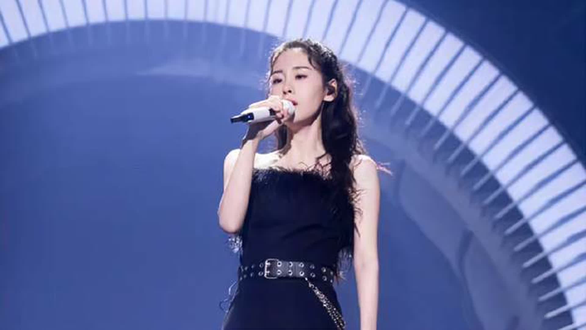 张碧晨萧敬腾合唱《interstellar》，不愧实力歌手，开口惊艳全场