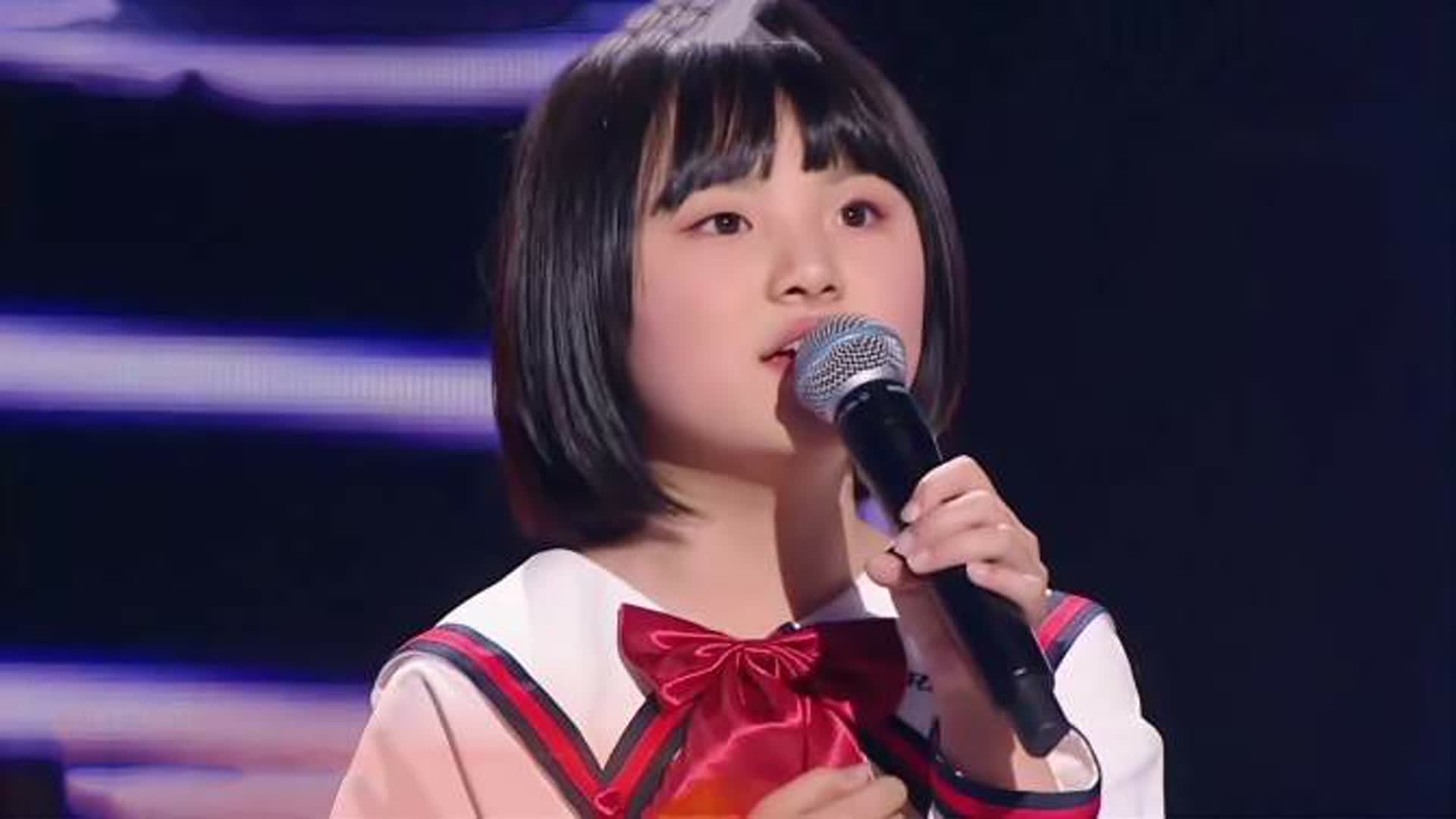 韩甜甜彻底飘了，竟敢挑战毛阿敏的《历史的天空》，开口忘记原唱