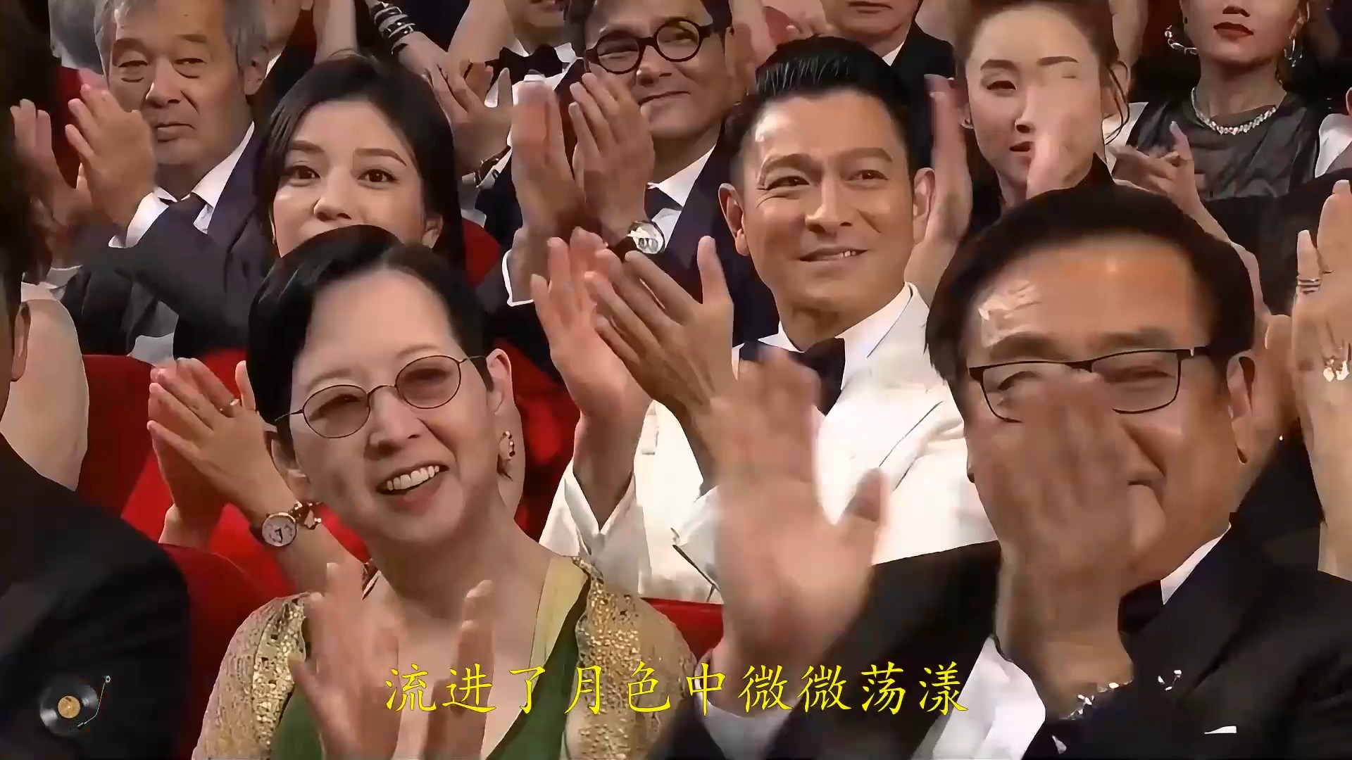 凤凰传奇《荷塘月色》！如诗旋律醉人心脾，感受江南柔情