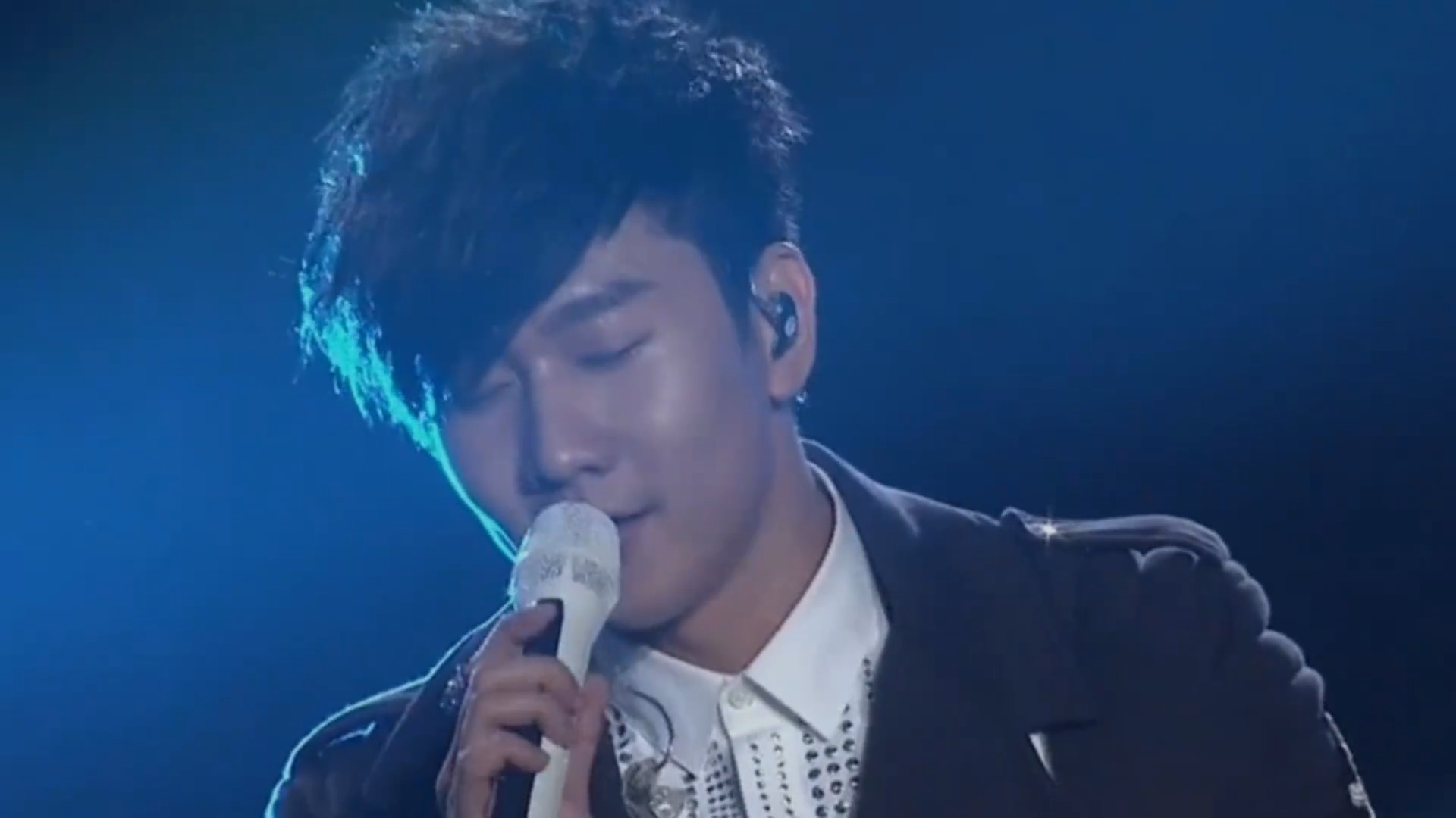 林俊杰《修炼爱情》，现场气氛燃爆，经典百听不厌