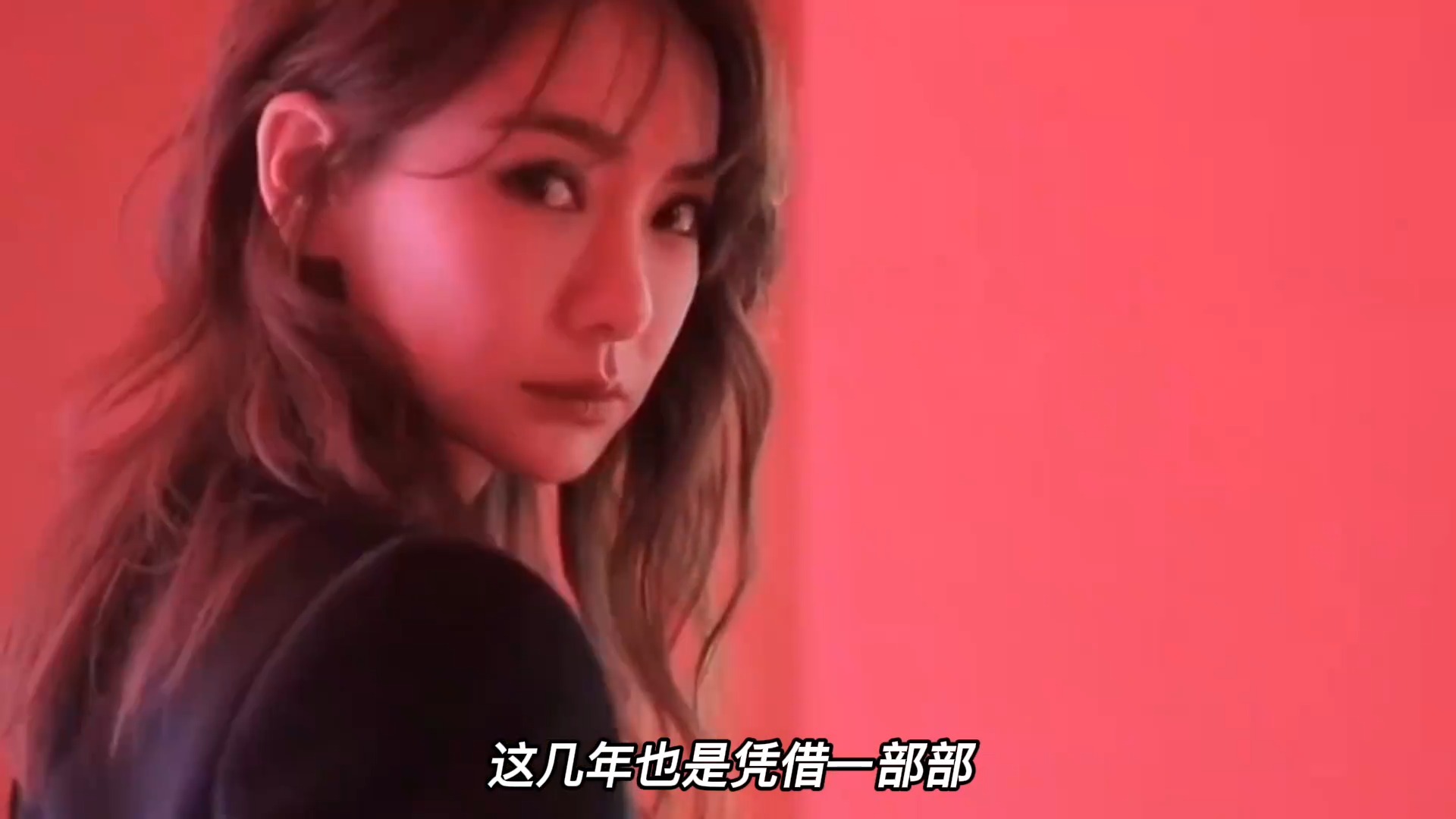 戚薇当年就是凭此歌一夜封神，几乎人人都用作手机铃声，你听过吗