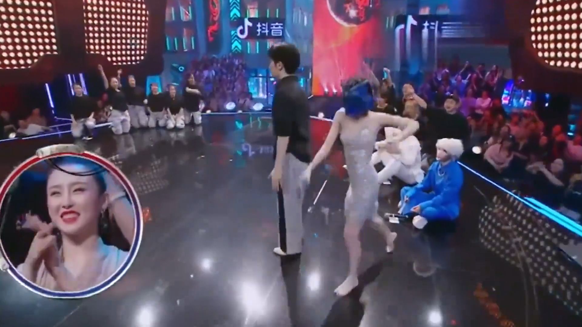 不愧是“四千年一遇”的美女！鞠婧祎跨年夜一舞封神，美到窒息