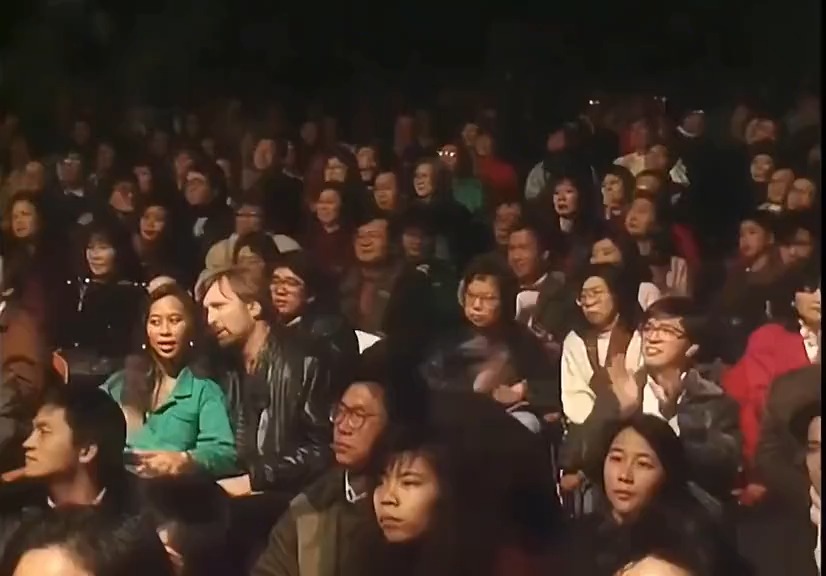 1988年叶倩文《祝福》现场，台风稳健唱功炸裂，不愧是港乐天后