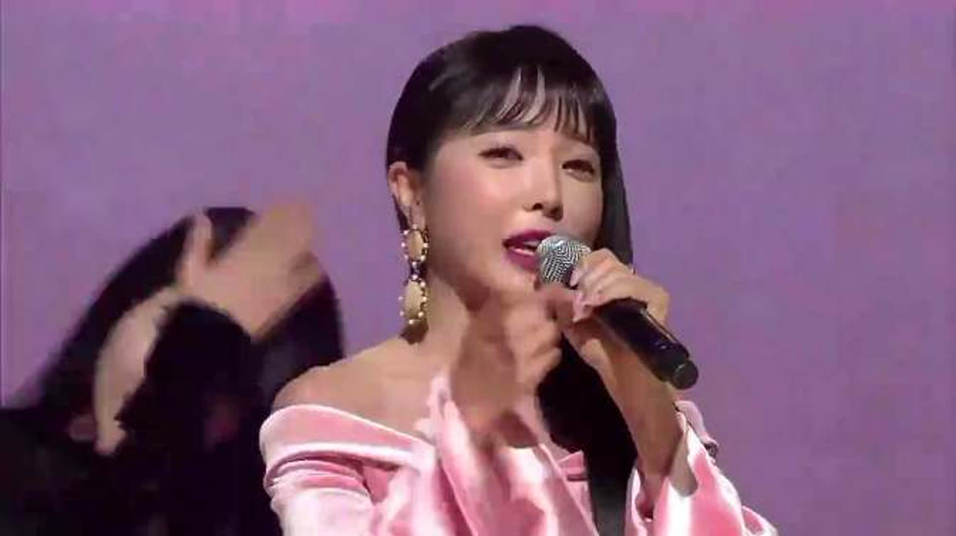 凭借《活着》大火的洪真英，韩文翻唱《月亮代表我的心》，太好听