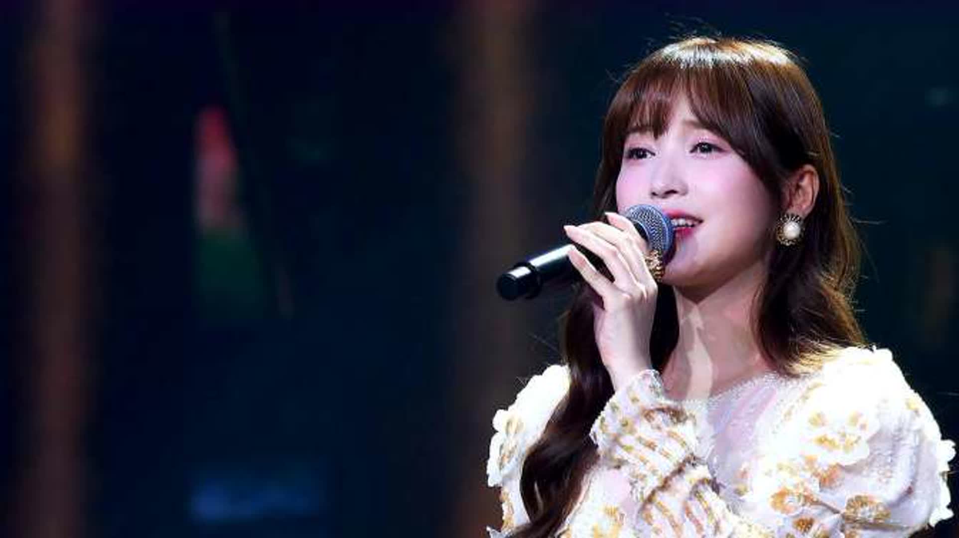 金莎现场演唱《星月神话》，熟悉的声音太好听了，勾起青春回忆