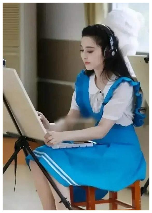 当40岁的范冰冰穿上学生装毫不违和像校花网友别有风味啊