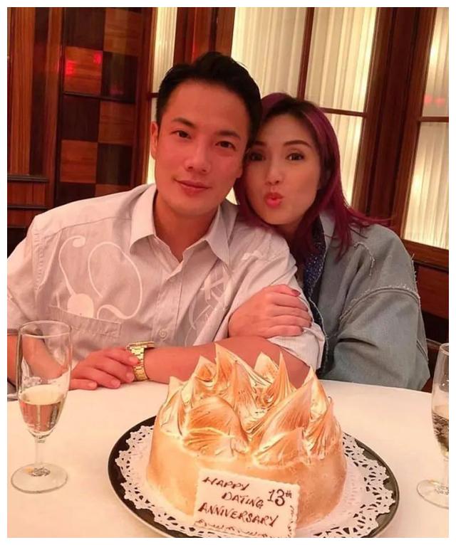 丁子高晒照庆祝拍拖13周年,46岁杨千嬅小鸟依人一脸幸福__财经头条