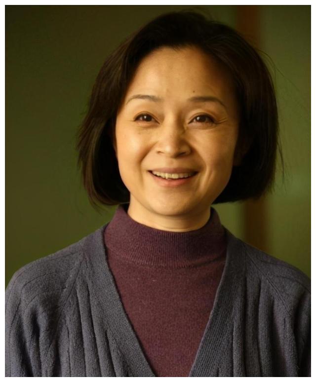 62岁演员刘莉莉,低调演戏30年0绯闻,老公是炊事班里的他