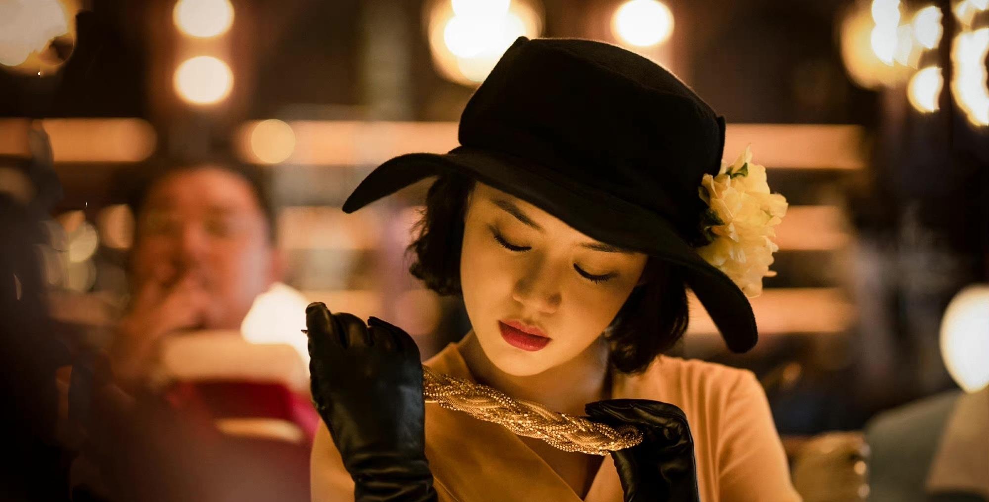 可现在这部电影在我脑海中放映,仍旧为葛薇龙(马思纯 饰)和乔琪乔