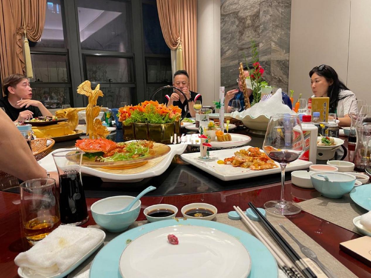 酒局上轮到你敬酒咋办?学会这三句“敬酒话”,轻松化解许多尴尬