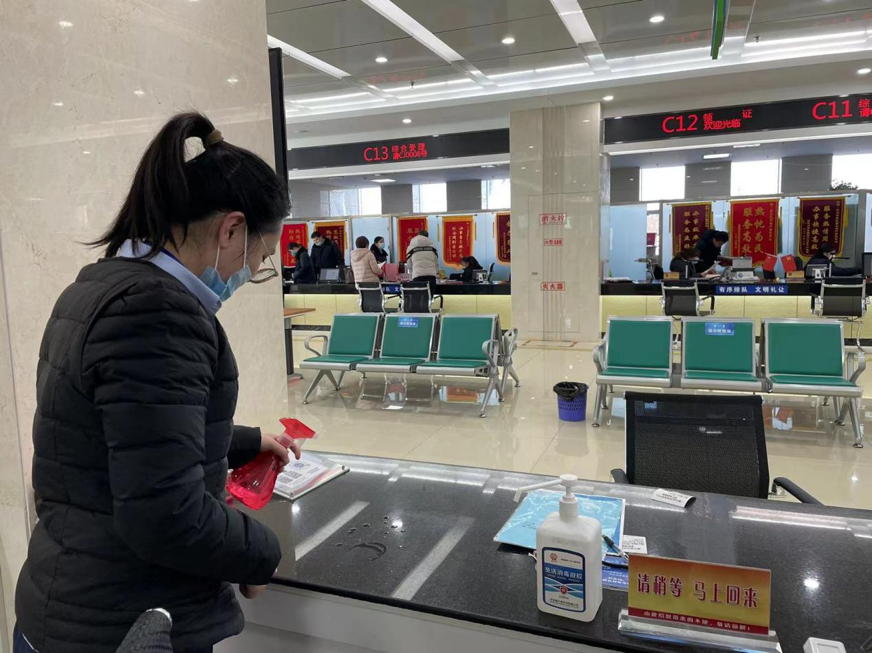 惠民县行政审批服务局 线上线下“齐发力”，审批防控“两不误”