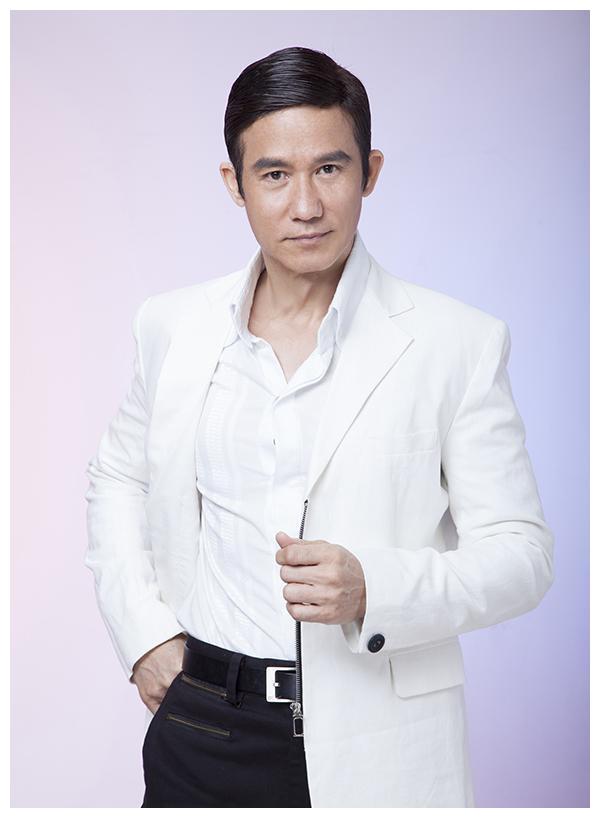 香港影坛第一反派来内地讨生活娶小20岁娇妻61岁显落魄