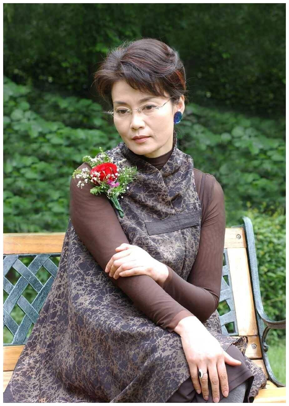 80年代两位美女影后,潘虹和龚雪近照曝光,人生路不同如今差别大__财经