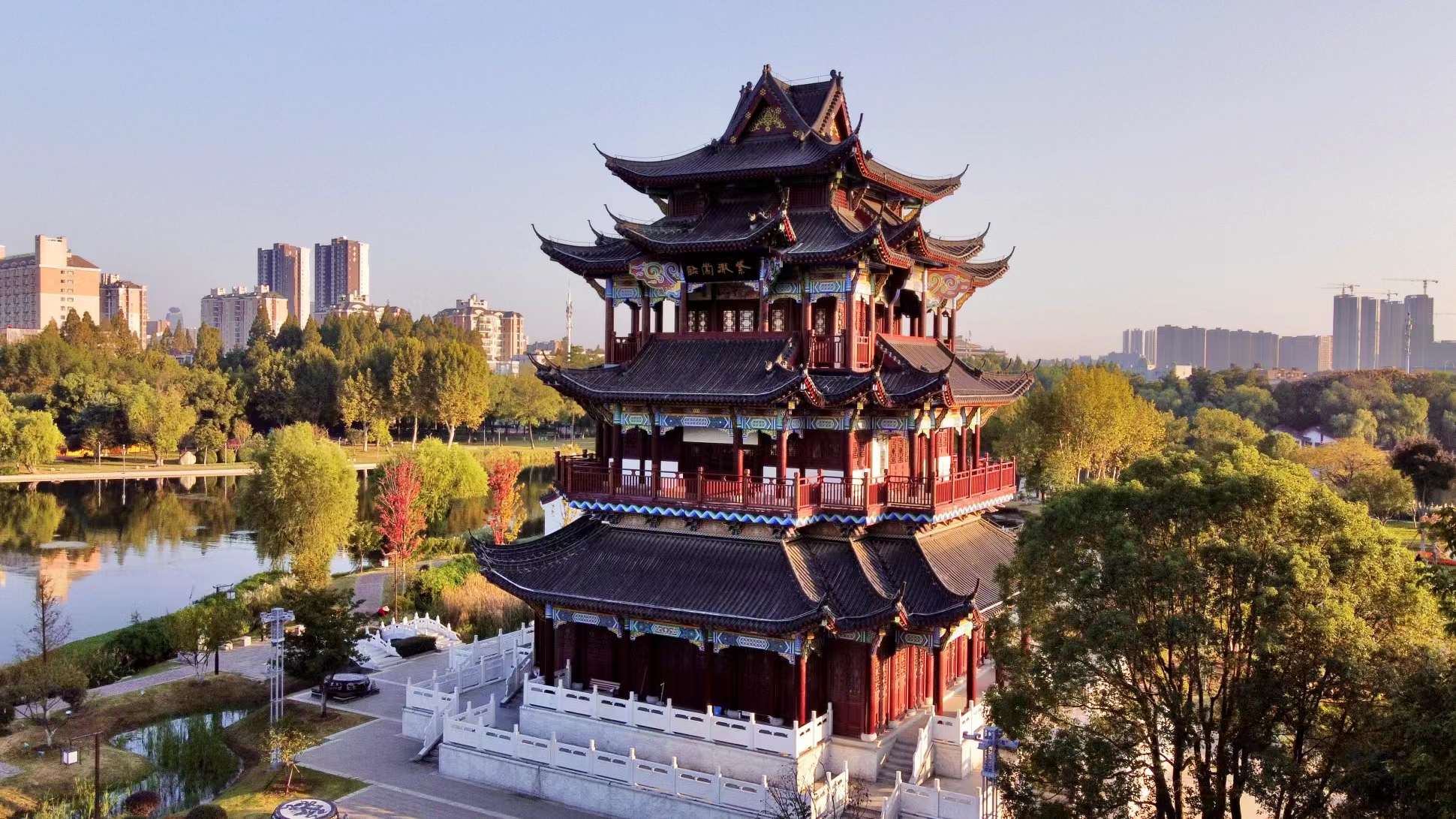 紫阳湖之上,日落之下的紫阳阁(武汉紫阳公园)_高清图集_新浪网